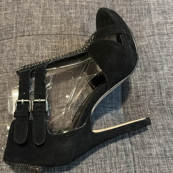 Dolce Vita Black Suede shoe w/ metal embellishments - Picture 5 of 6